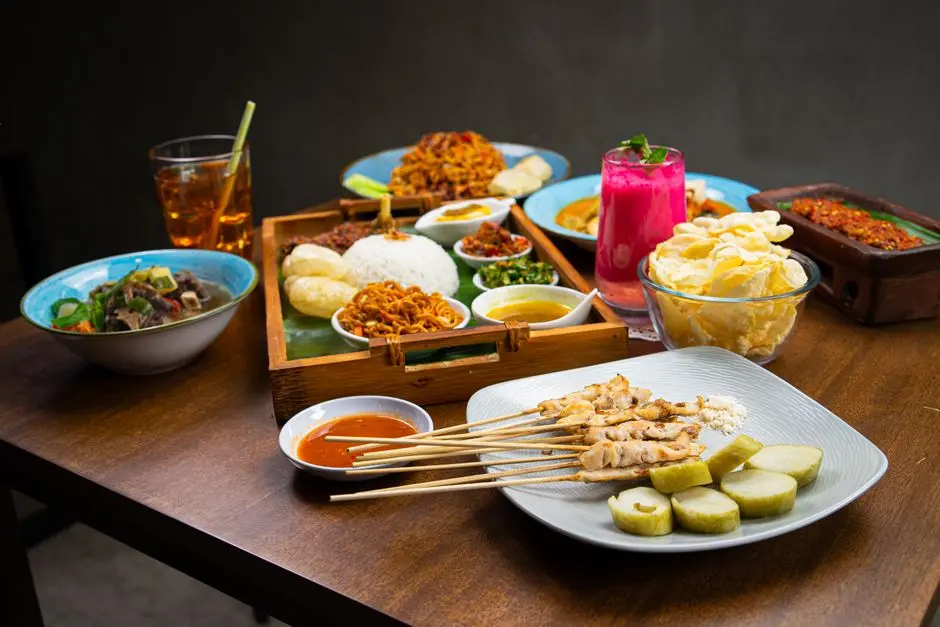 Sate Suwawa dengan bumbu kacang khas